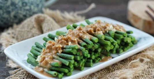 分享三道家常小炒菜，黃花菜拌黃瓜、老干媽炒豇豆和麻醬豇豆！
