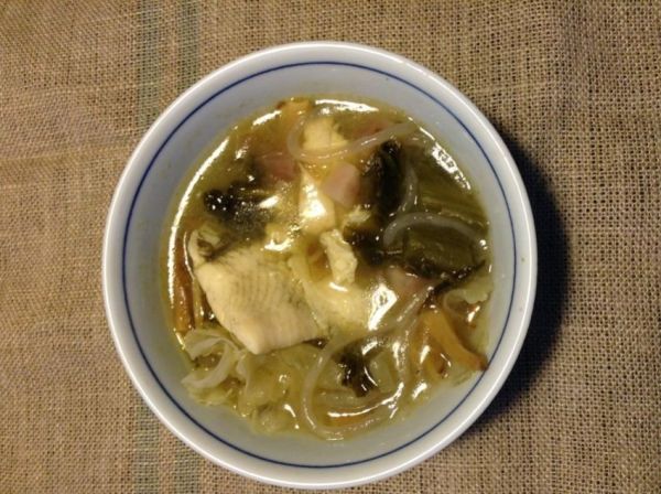 简版酸菜鱼(加了银耳,黄花菜和自制泡菜)