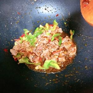 香辣脆嫩的炒黃花菜的做法 步驟5