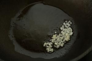 黑木耳炒黃花菜的做法 步驟5