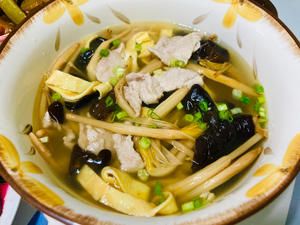黃花菜木耳肉片湯的做法 步驟4