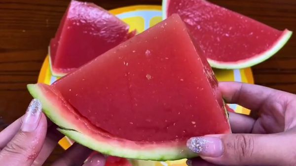 西瓜果凍最簡單的，冰冰涼涼Q彈爽口，夏日必備解暑美食！