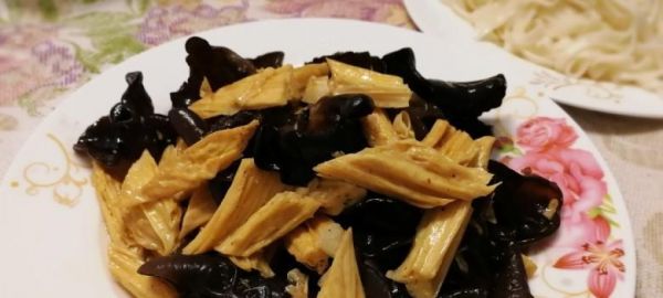 健康飲食，瘦肉炒木耳腐竹（一道低脂）