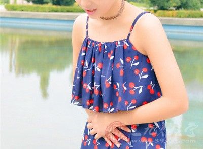 胃部不適，常有隱痛、反酸、噯氣等癥狀