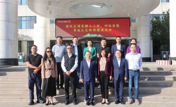 青海大學(xué)攜手天佑德青稞酒，李銀會(huì)：推動(dòng)地方高校與龍頭企業(yè)的資源優(yōu)勢(shì)互補(bǔ)，促進(jìn)產(chǎn)學(xué)研循環(huán)發(fā)展-酒業(yè)時(shí)報(bào)-酒業(yè)報(bào)-WineTimes中文網(wǎng)-酒類(lèi)專(zhuān)業(yè)產(chǎn)經(jīng)新聞