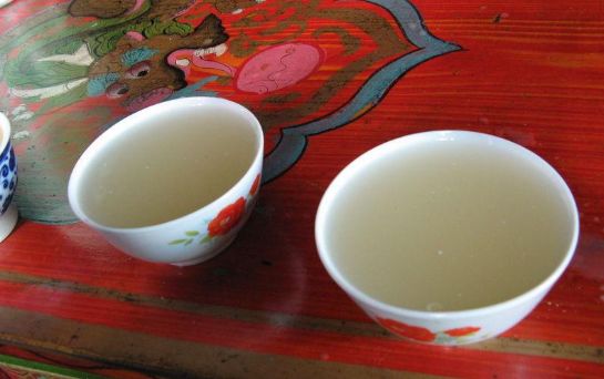 两杯青稞酒.png