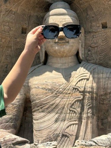 今天的云岡石窟曬爆了！全是人，全是人