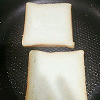 喵阿杪之能量早餐(三明治+蜂蜜檸檬水+蔬菜水果沙拉)兩人餐的做法圖解2