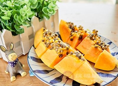 半個(gè)木瓜只含80kcal，食半個(gè)已經(jīng)非常飽肚