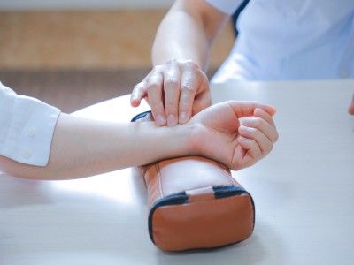 中醫(yī)把脈 (1)