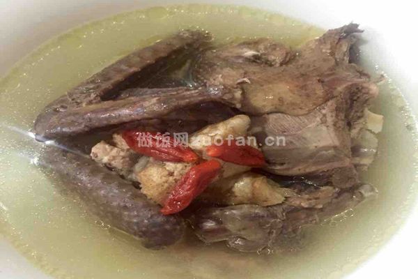 鴿子燉排骨湯的做法_清熱潤肺養(yǎng)生又健康