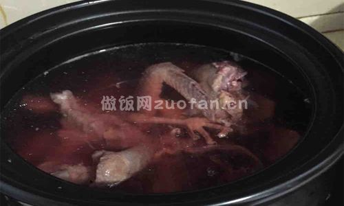鴿子燉排骨湯步驟圖2