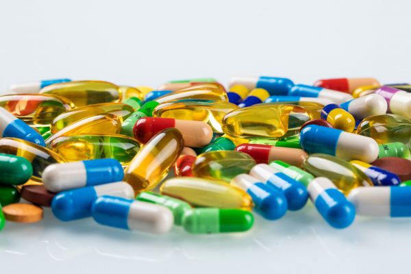 《保健品能否帮助补水改善皮肤问题？专家解答》图1