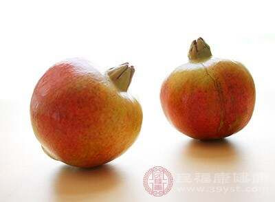 顆粒飽滿的石榴惹人喜愛，口感酸酸甜甜的非常不錯(cuò)