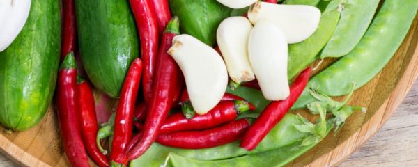 護(hù)眼的養(yǎng)生食譜 護(hù)眼吃哪些食物好 羊肝菠菜玉米粥的功效