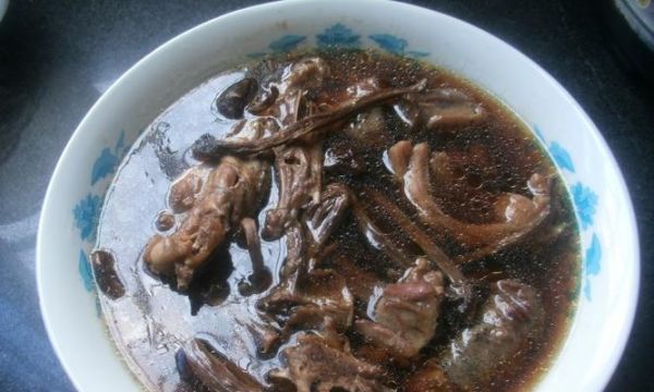 美味健康（老鴨+魚腥草=滋補(bǔ)湯品）