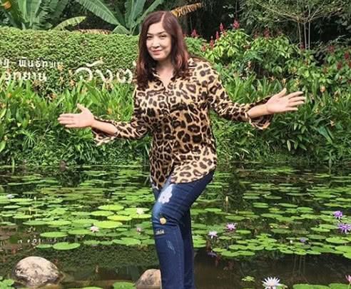 52歲泰國工人每天做瑜伽,身材豐腴氣質(zhì)佳,卻被嫌棄胖!