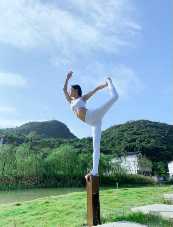 28歲瑜伽達(dá)人瑪雅，打卡運(yùn)動(dòng)照不多，用暖心文案給人超多溫柔