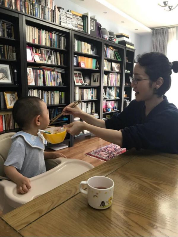 35岁的健身达人赵杨，分享瑜伽感悟与方法，普通穿搭都超有魅力