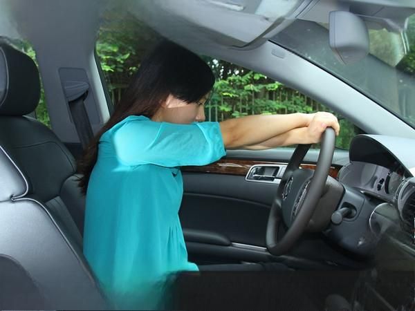 车内放松法之颈部和腰部放松-有驾