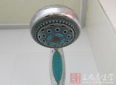 洗澡是一種不錯的放松身體，清潔肌膚的方法