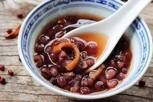女人想減肥只要一碗爛豆湯，排毒祛濕，除皺消腫降體重!