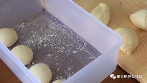 養(yǎng)樂多面包，新鮮美味又健康的做法步驟 第2步