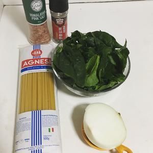 健身食譜 香煎三文魚配蘆筍濃湯 菠菜汁綠醬意粉的做法 步驟5
