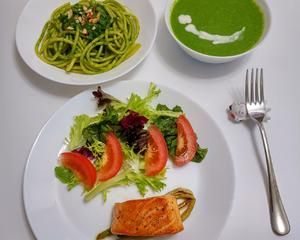 健身食譜 香煎三文魚配蘆筍濃湯 菠菜汁綠醬意粉的做法 步驟8