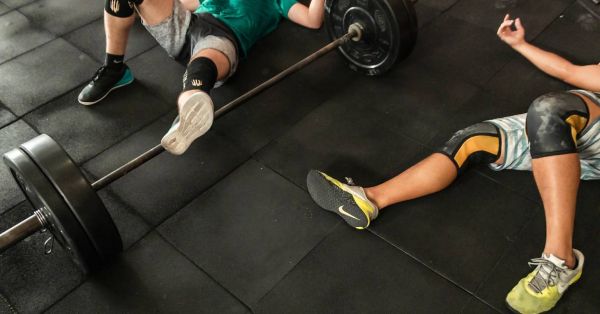 厌倦深蹲的男人