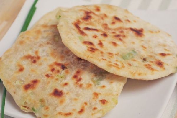 一个手抓饼的热量是多少 一个手抓饼等于几碗饭 减肥期间早上吃手抓饼会胖吗