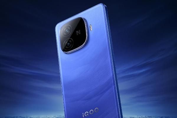 iQOO Z9 Turbo推出“長(zhǎng)續(xù)航”版：或?qū)ⅹ?dú)占遠(yuǎn)航藍(lán)配色