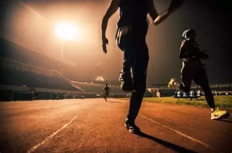 夜跑應(yīng)該注意什么如何正確夜跑 - 第1張
