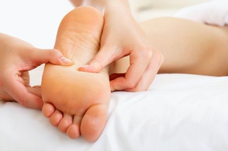 疲勞如何緩解 按摩足底促進血液循環(huán)
