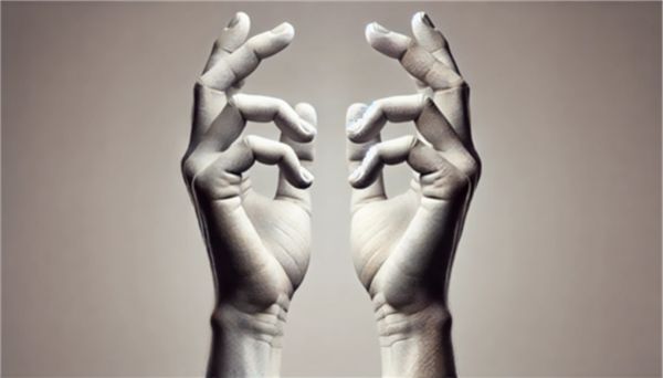 鏡像就是相互對稱但不可重疊(來源:作者AI生成)