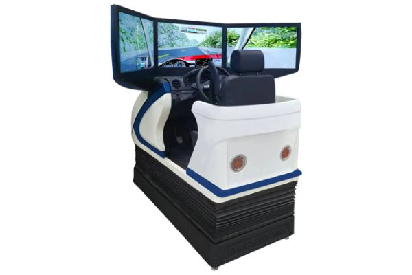 汽車駕駛訓(xùn)練模擬器：駕駛進(jìn)步的新利器-有駕