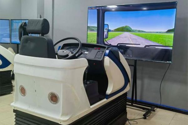 「駕駛新體驗(yàn)」VR 動(dòng)感汽車駕駛模擬器來襲！-有駕