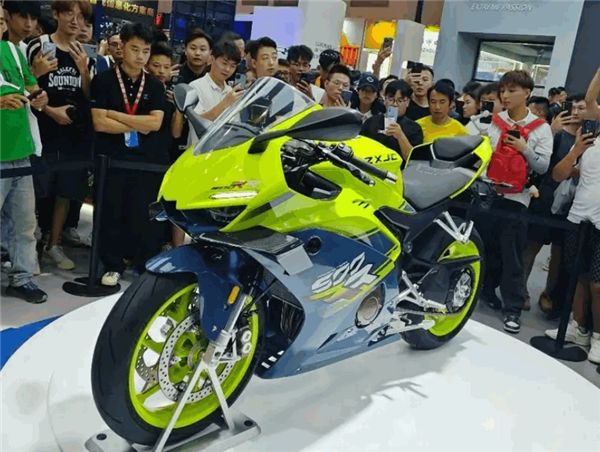 張雪機(jī)車首款摩托500RR發(fā)布：3.4秒破百 極速可達(dá)240km/h