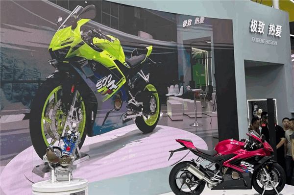 張雪機(jī)車首款摩托500RR發(fā)布：3.4秒破百 極速可達(dá)240km/h