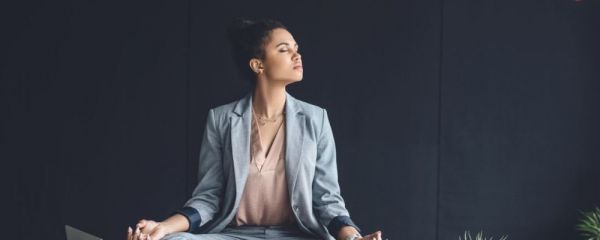 豐胸瑜伽簡單做法有哪些 豐胸瑜伽怎么做 豐胸瑜伽做法
