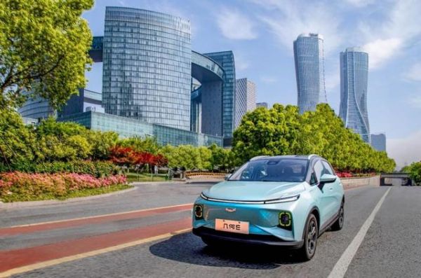 10萬級純電動車推薦！幾何E、哪吒V怎么選？-有駕