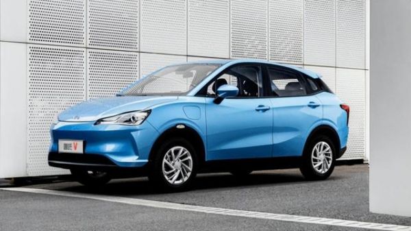 10萬級純電動車推薦！幾何E、哪吒V怎么選？-有駕