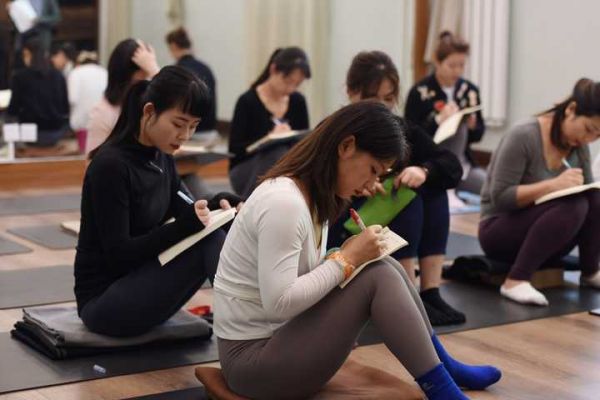 練瑜伽減肥嗎_減肥瑜伽怎樣練_減肥的瑜伽