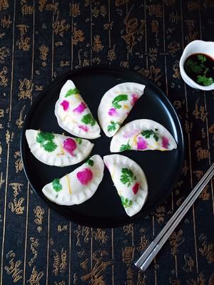 簡單易學(xué)又養(yǎng)眼的鮮花蒸餃的做法 步驟5