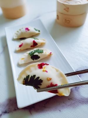 簡單易學(xué)又養(yǎng)眼的鮮花蒸餃的做法 步驟6