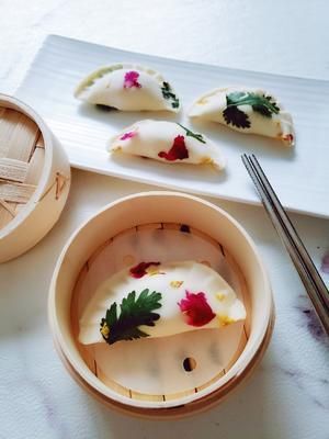 簡單易學(xué)又養(yǎng)眼的鮮花蒸餃的做法 步驟7