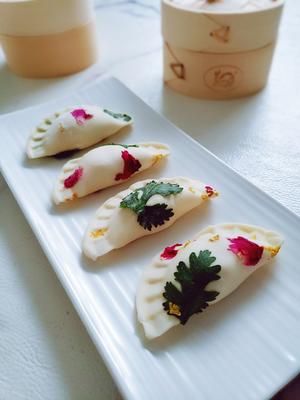 簡單易學(xué)又養(yǎng)眼的鮮花蒸餃的做法 步驟8