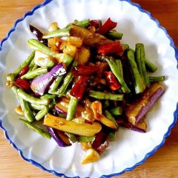 美食推薦：果醋黃花菜，家蒸豆腐，豆角燒茄子的做法