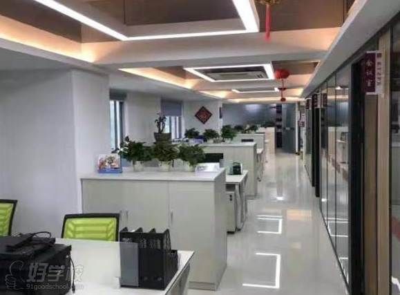深圳百技職業(yè)培訓(xùn)中心 學(xué)校環(huán)境