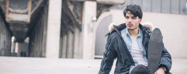 右下腹部隱痛的原因 右下腹隱痛怎么辦 右下腹隱痛怎么回事